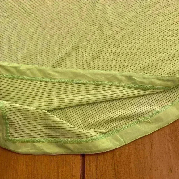 Lululemon Womens Short Sleeve Activewear Top Light Lime Green size 4 - Picture 2 of 9